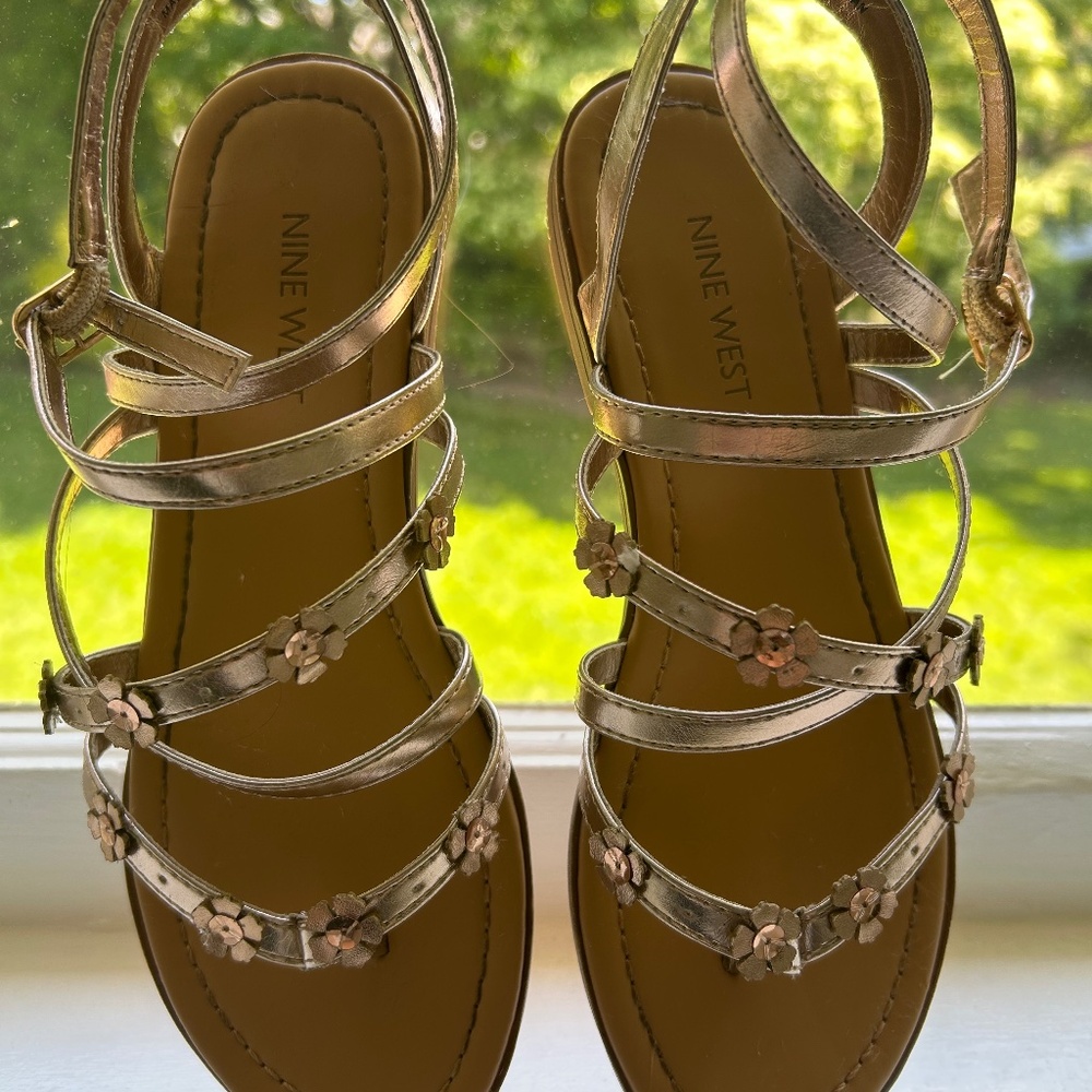 Girls Nine West Rose Gold size 3/4 Sandal